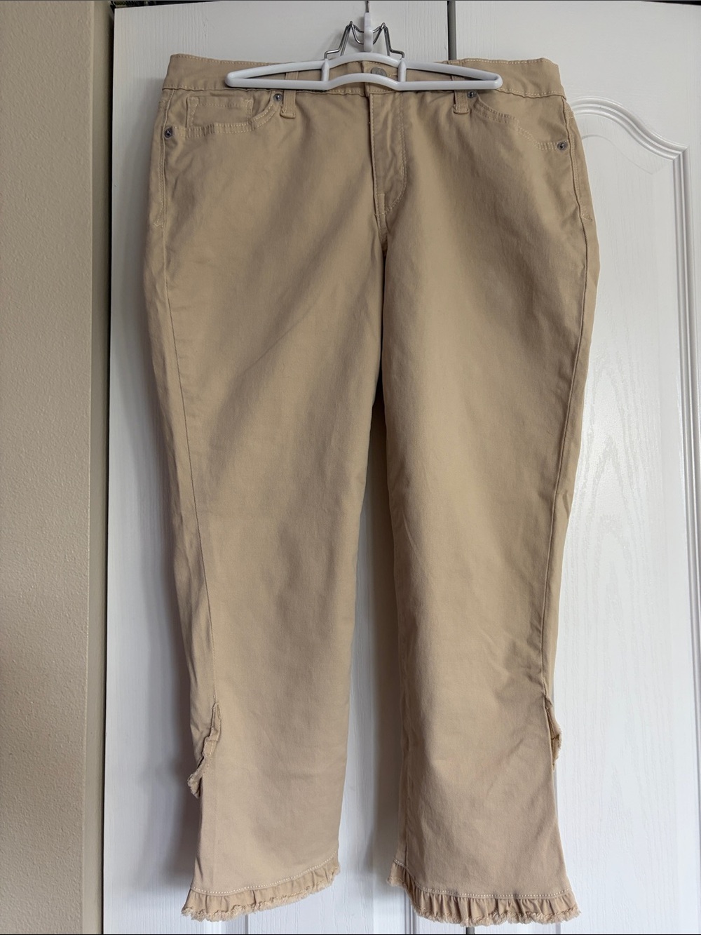 crown & ivy Tan Cropped Ruffle-Hem Women’s Jeans